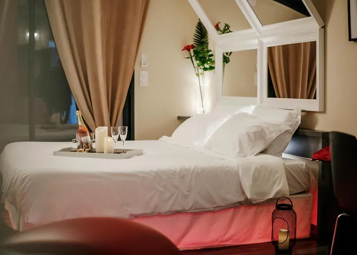 Bed & Breakfast Plgfe - Maison d'hôtes EPICUROOMS - Suites romantiques 5 étoiles Gallargues-le-Montueux