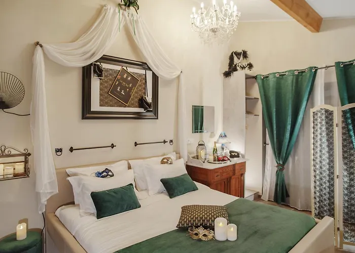 Plgfe - Maison d'hôtes EPICUROOMS - Suites romantiques 5 étoiles Bed & Breakfast
